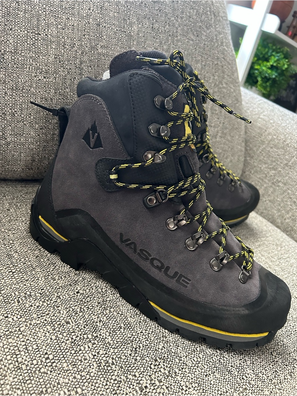 Vasque Men's Gray and Yellow Outdoor Hiking Boots